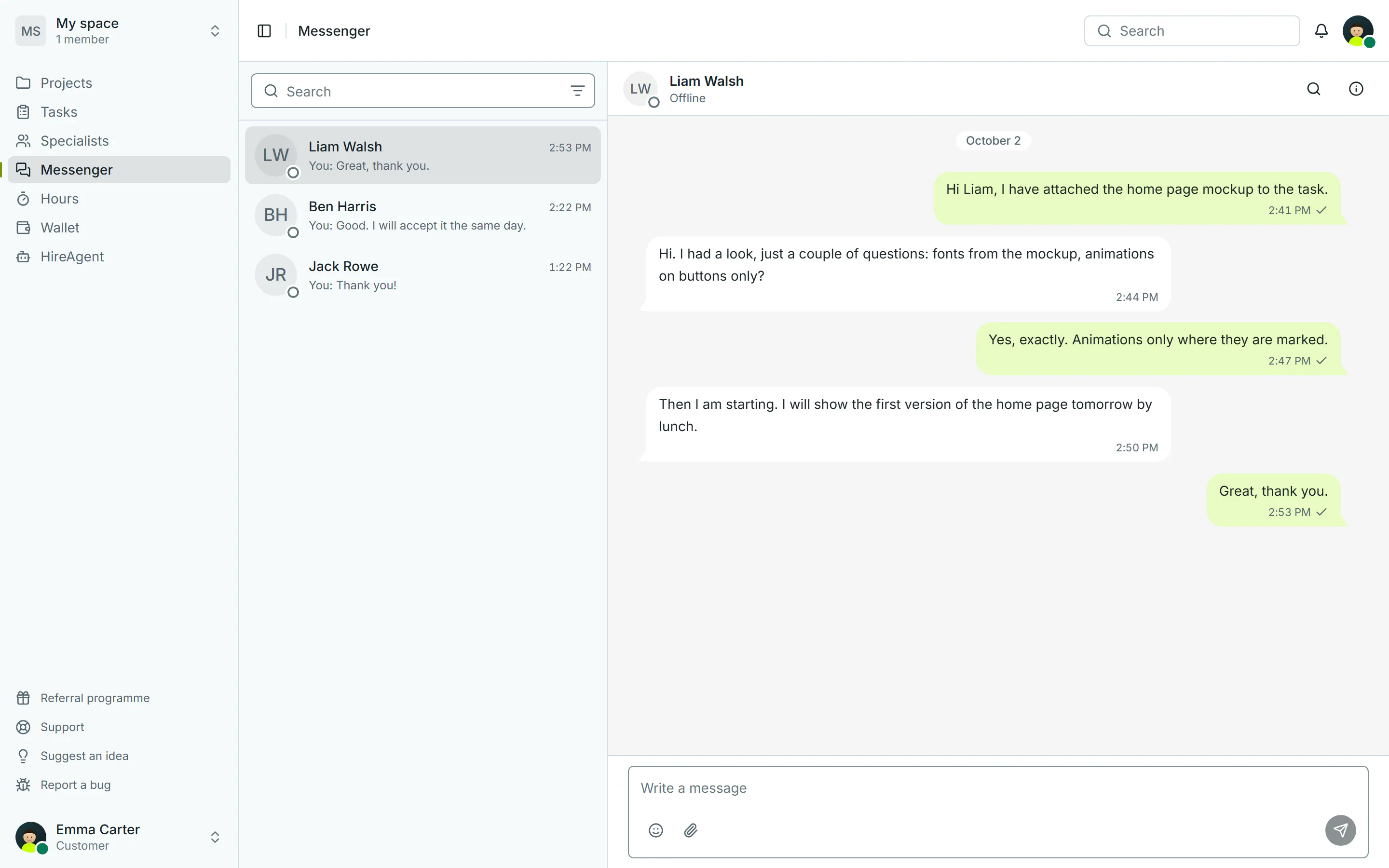 A Customer and a Specialist in the HireHub messenger